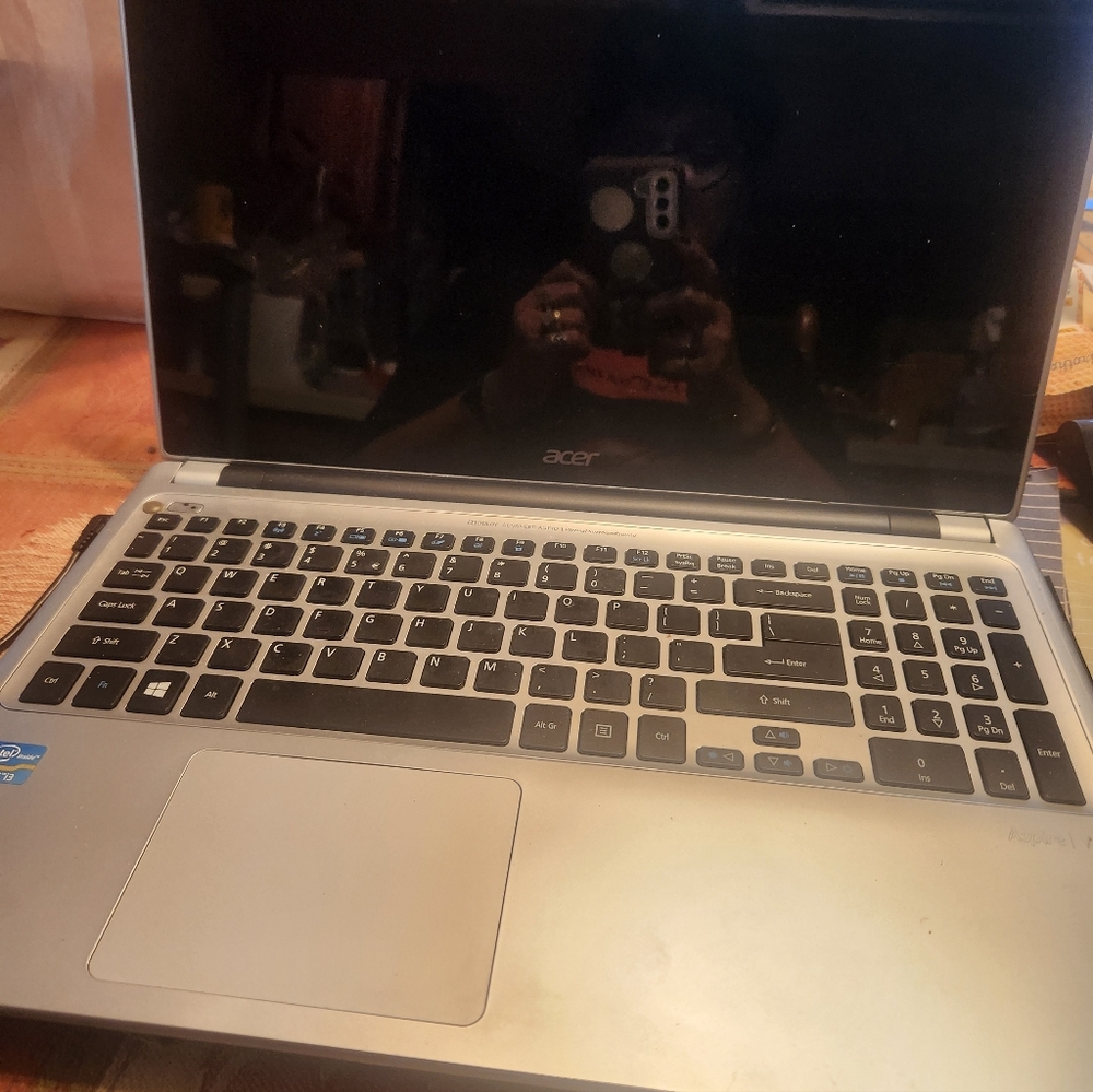 Acer Gray Laptop with Black Keyboard (Parts Only)